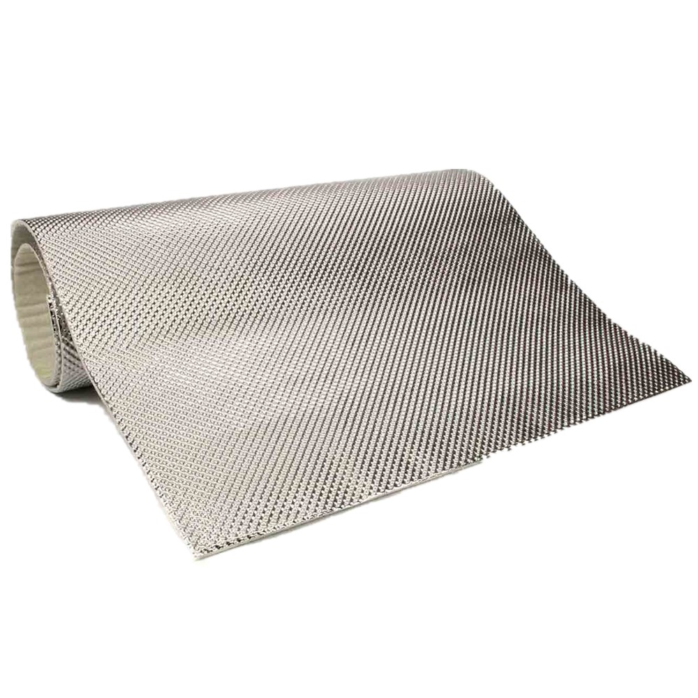 Quais são as principais características de uma barreira de calor aluminizada apoiada por adesivo?