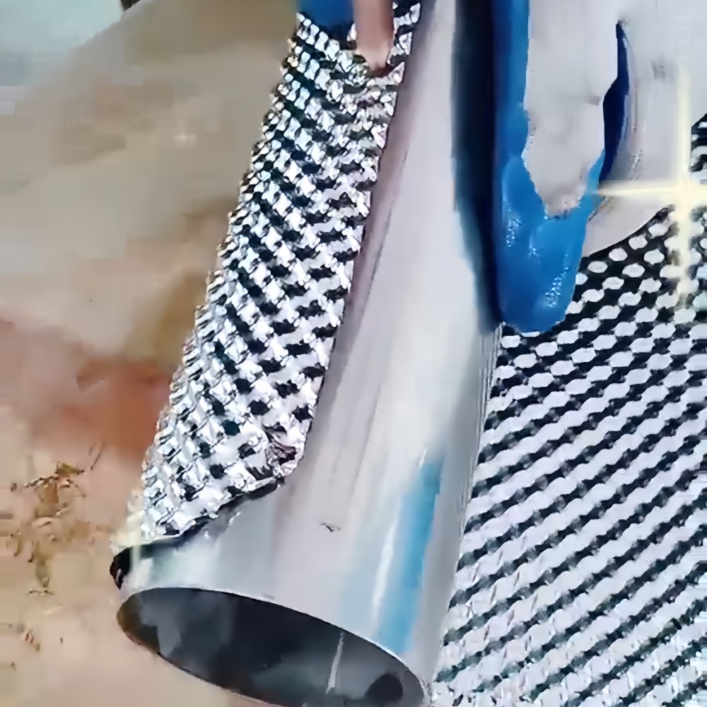 Por que usar o escudo térmico de aço inoxidável em relevo para tubo de escape?